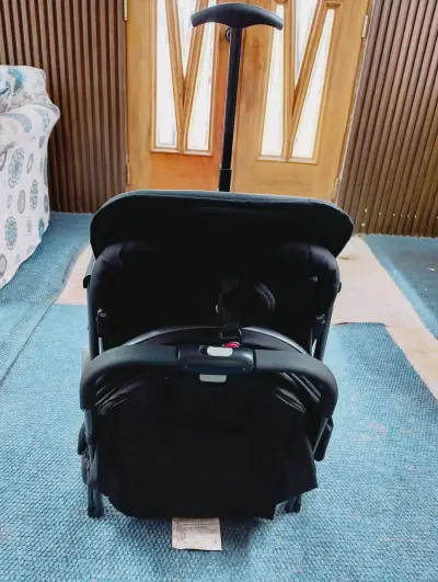 Coche de bebé plegable tipo maleta - miniatura 1