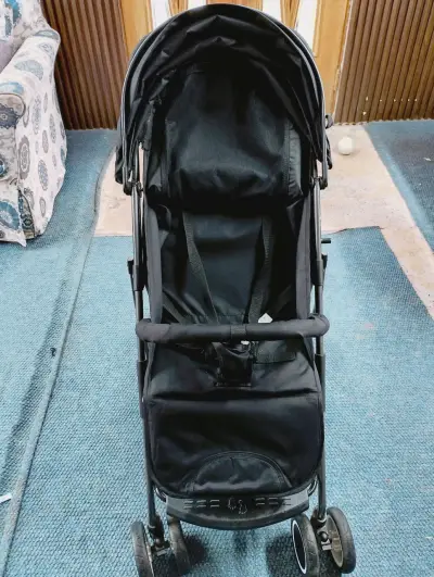 Coche de bebé plegable tipo maleta - miniatura 2