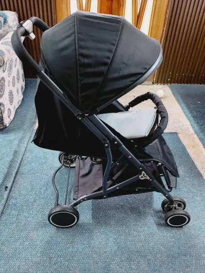 Coche de bebé plegable tipo maleta - miniatura 3