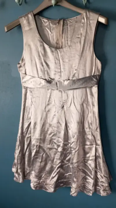 Vestido de fiesta plateado elegante - miniatura 3