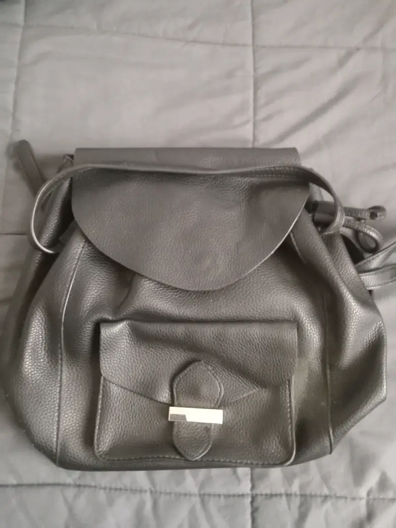 Mochila de ecocuero negra elegante
