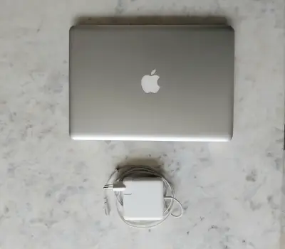 MacBook Pro 13 pulgadas en buen estado - miniatura 2