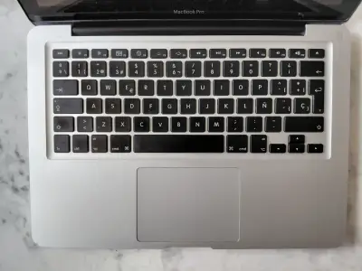 MacBook Pro 13 pulgadas en buen estado - miniatura 4