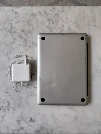 MacBook Pro 13 pulgadas en buen estado - miniatura 5
