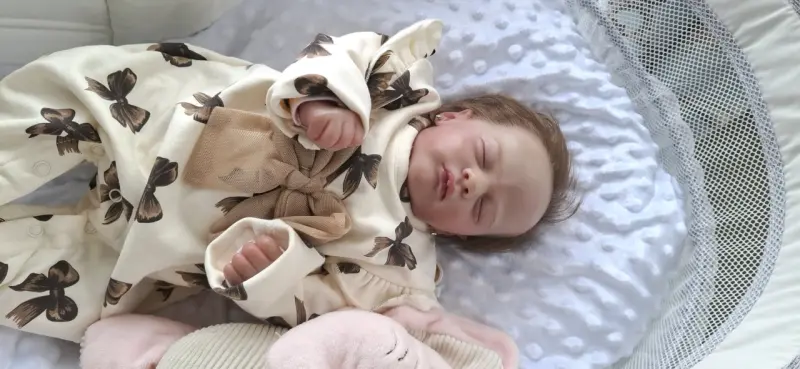 Muñeca reborn realista con ropa de lazo - 3
