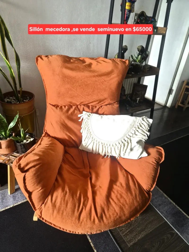 Sillón mecedora naranja seminuevo