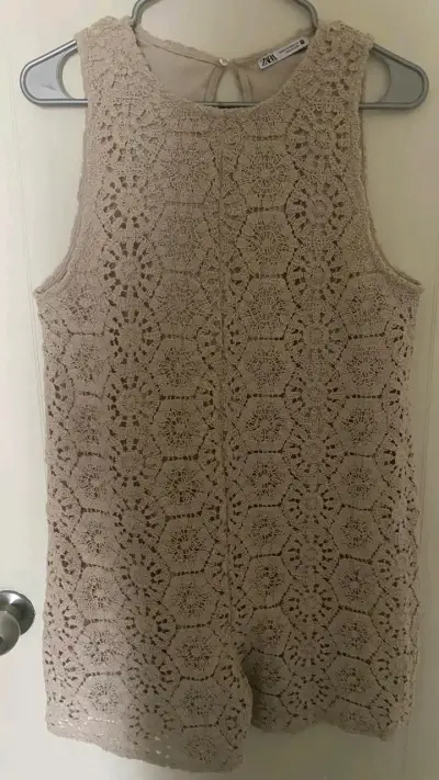 Enterito de encaje beige Zara sin mangas - miniatura 1