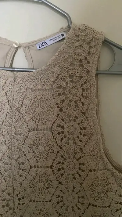 Enterito de encaje beige Zara sin mangas - miniatura 3