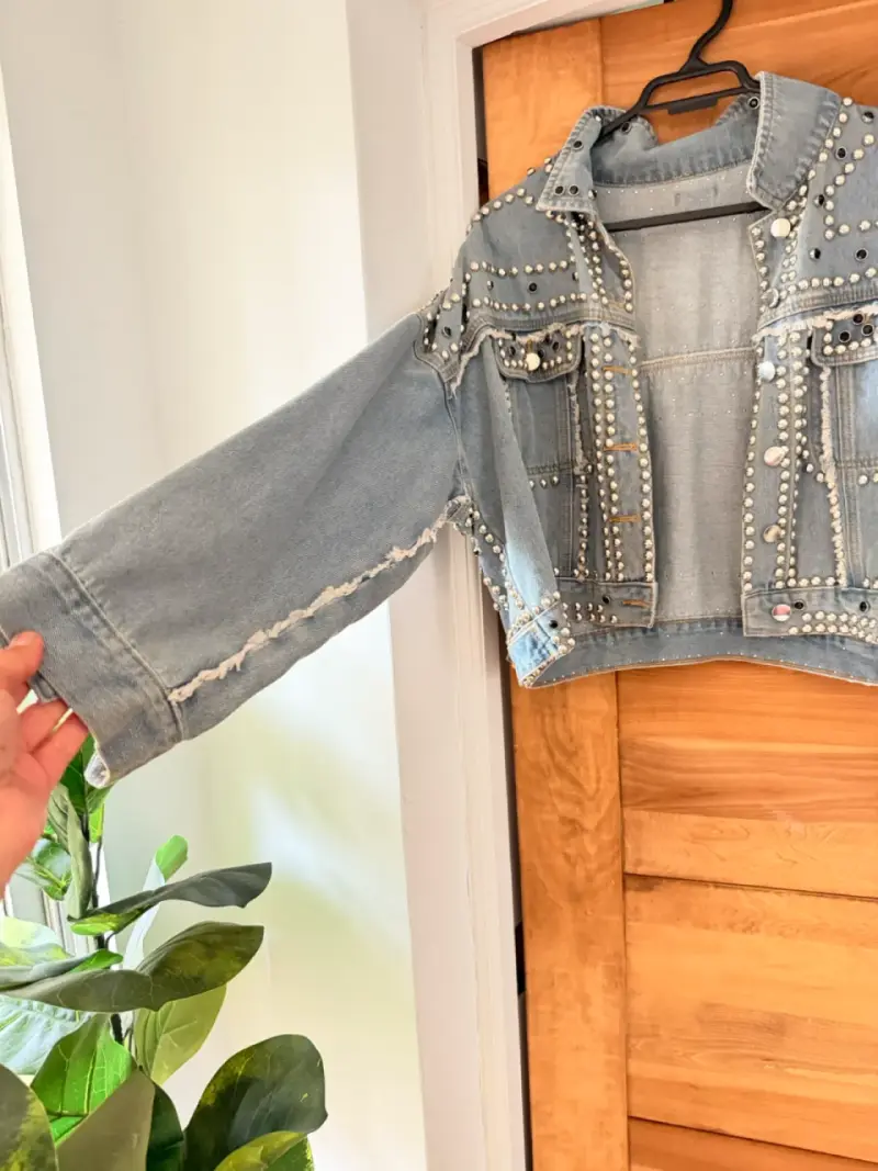 Chaqueta de mezclilla con tachas para mujer - 4