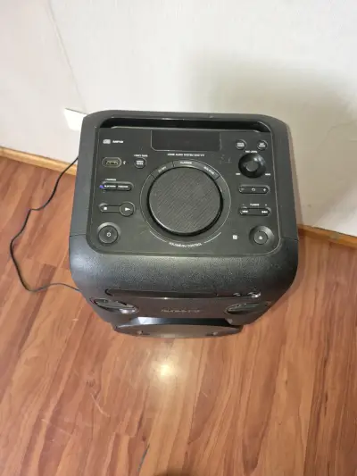 Parlante Sony con luces LED y conectividad Bluetooth - miniatura 2