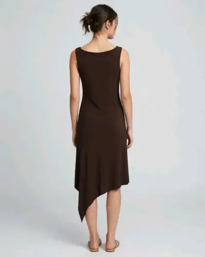 Vestido negro elegante con detalle asimétrico - miniatura 2