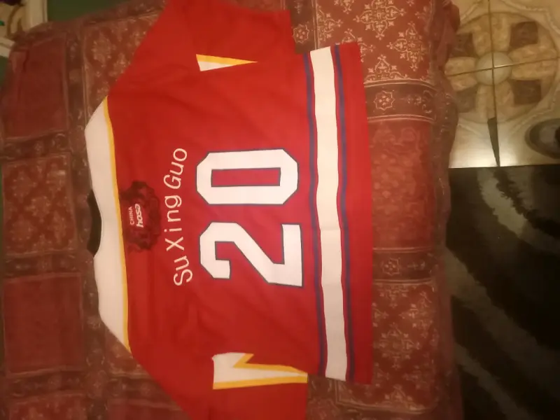 jersey de hockey roja - 2
