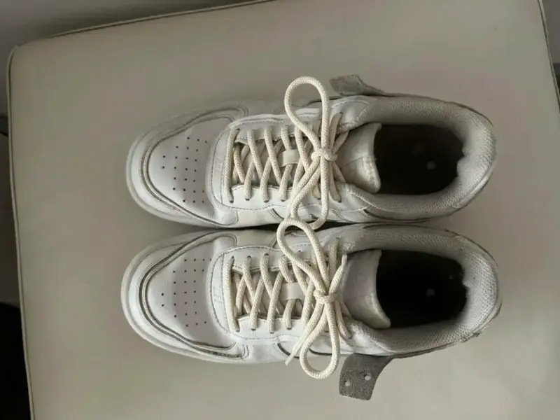 Zapatillas deportivas blancas Nike usadas