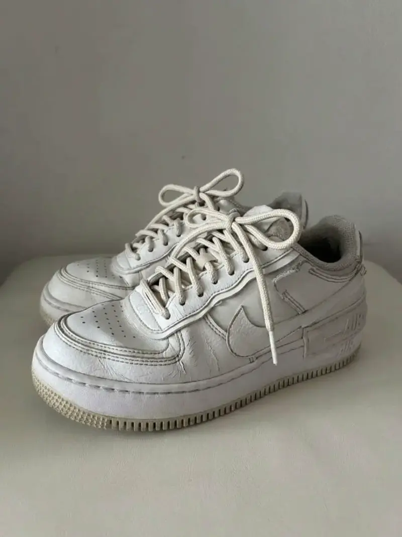 Zapatillas deportivas blancas Nike usadas - 2