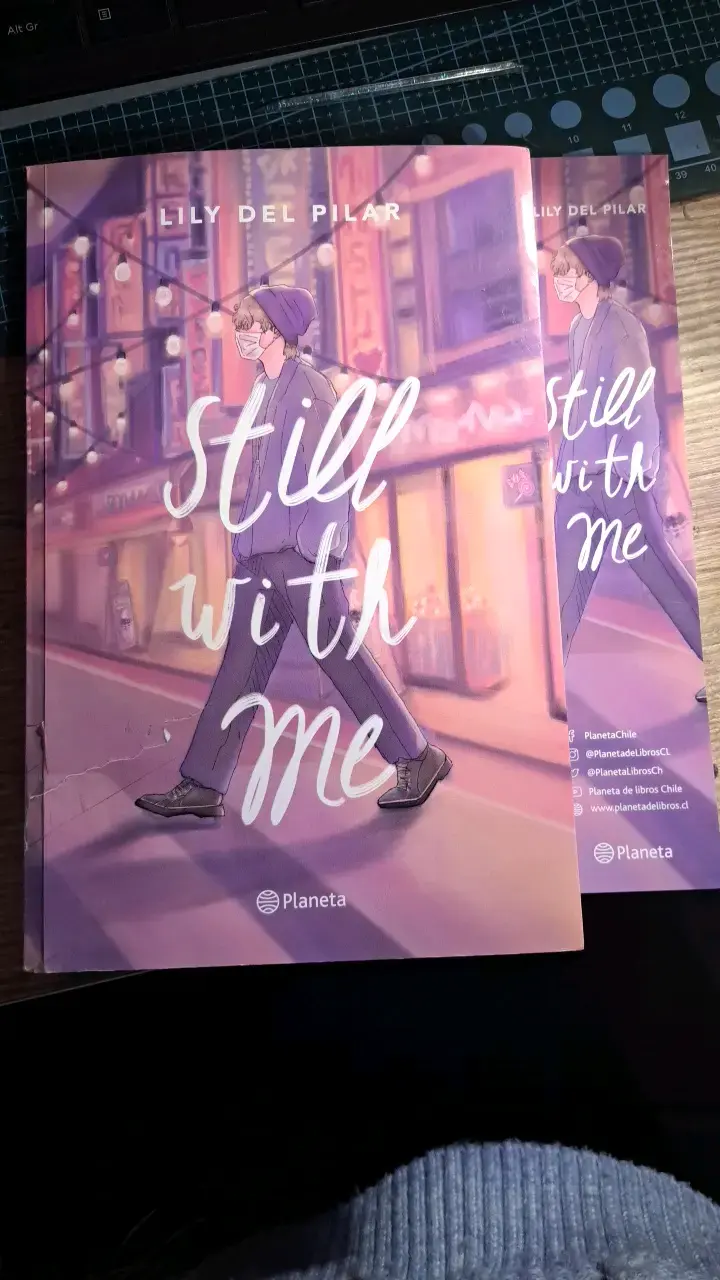 Libro 'Still With Me' de Lily Del Pilar