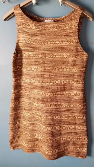 Vestido corto marrón - miniatura 3