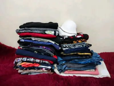 Lote de ropa variada para mujer en buen estado - miniatura 2