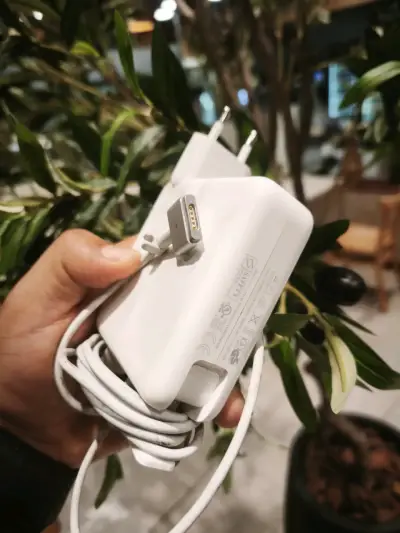 Cargador Apple MagSafe 2 60W para MacBook - miniatura 4