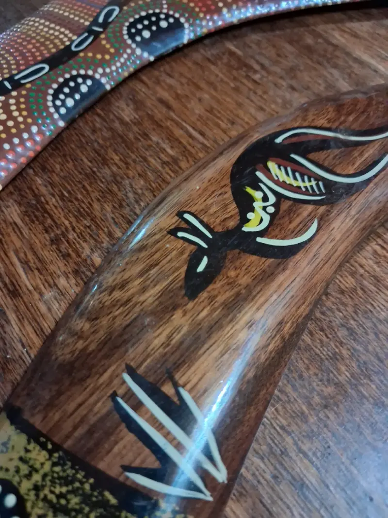 2 Boomerangs decorativos de madera pintados a mano - 2