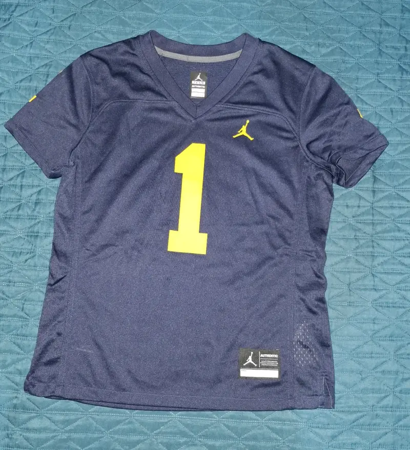 Camiseta deportiva azul con número 1 Jordan