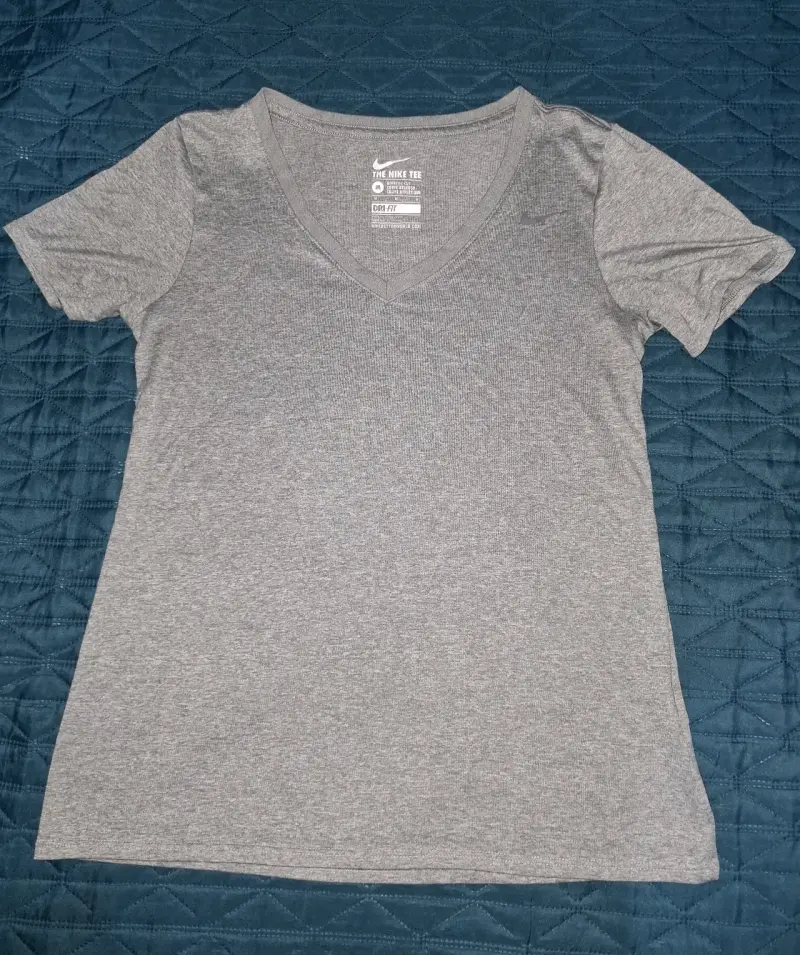 Polera Nike Dri-FIT Gris para Mujer