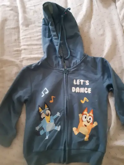 Chaqueta infantil acolchada con diseño de personajes - miniatura 2