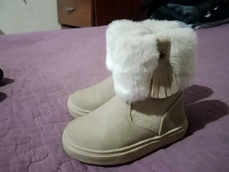 Botas de niña beige con forro de peluche