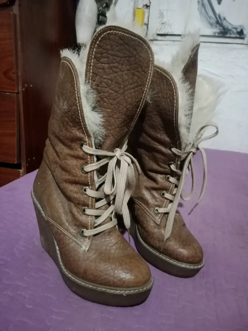 Botas beige con forro de peluche - 2