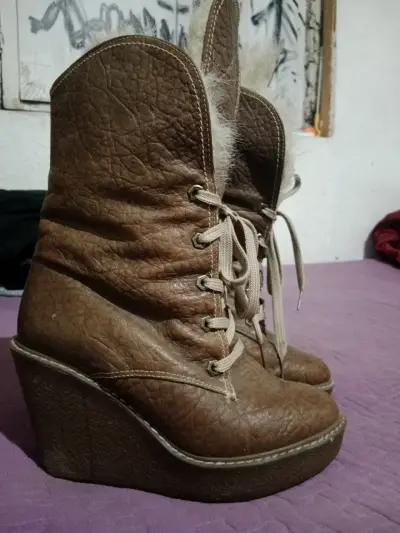 Botas beige con forro de peluche - miniatura 3