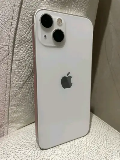 iPhone 13 blanco en buen estado - miniatura 1
