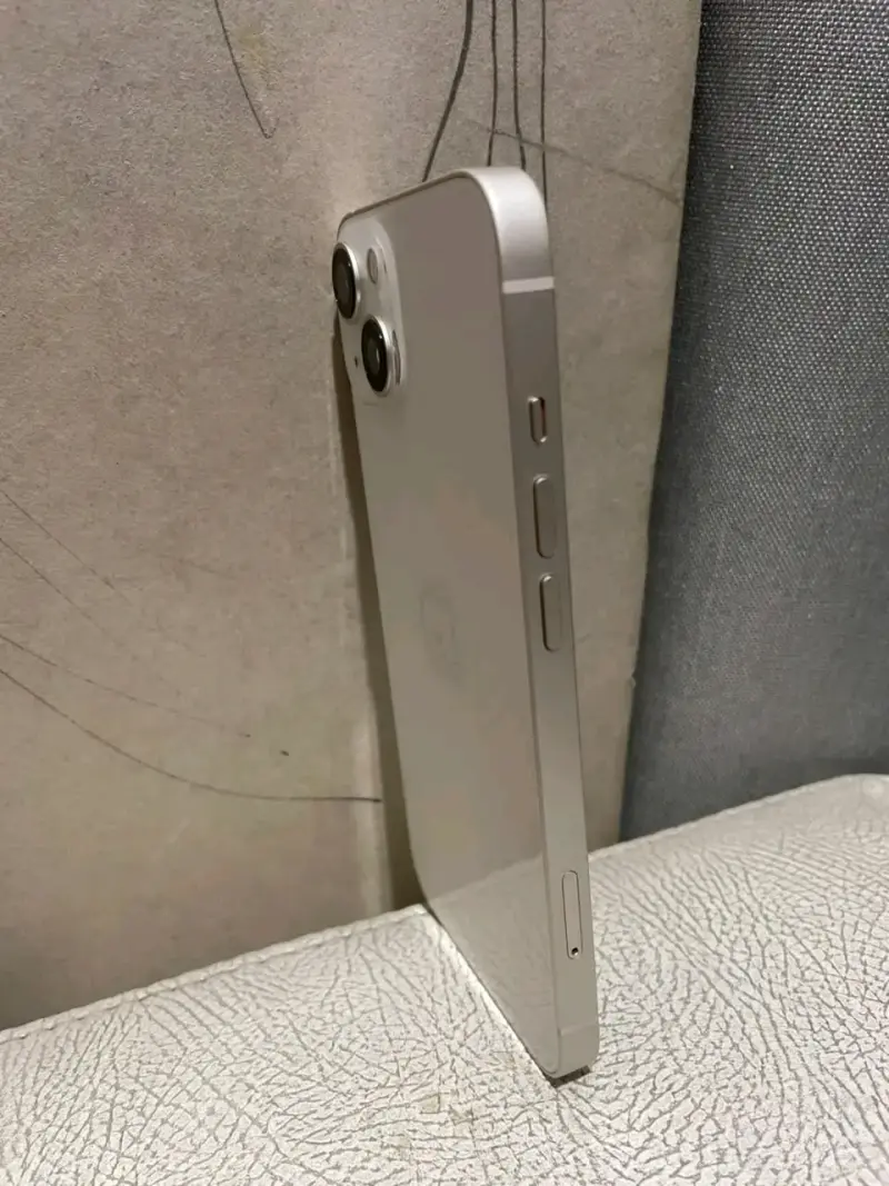 iPhone 13 blanco en buen estado - 3