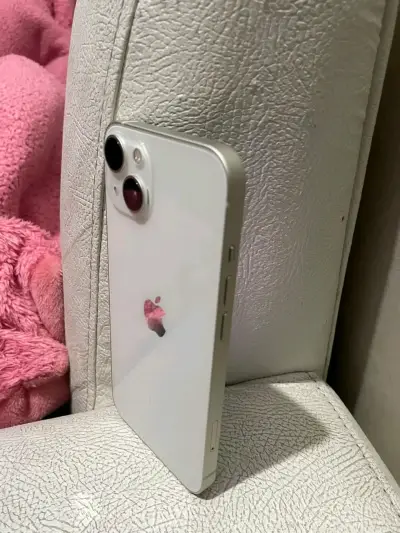 iPhone 13 blanco en buen estado - miniatura 4