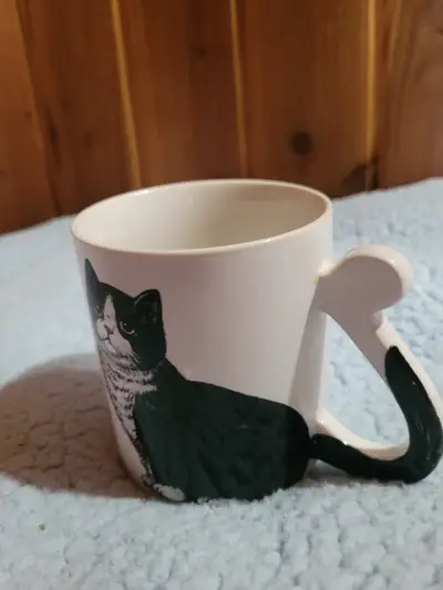 Taza de cerámica con diseño de gato - miniatura 3