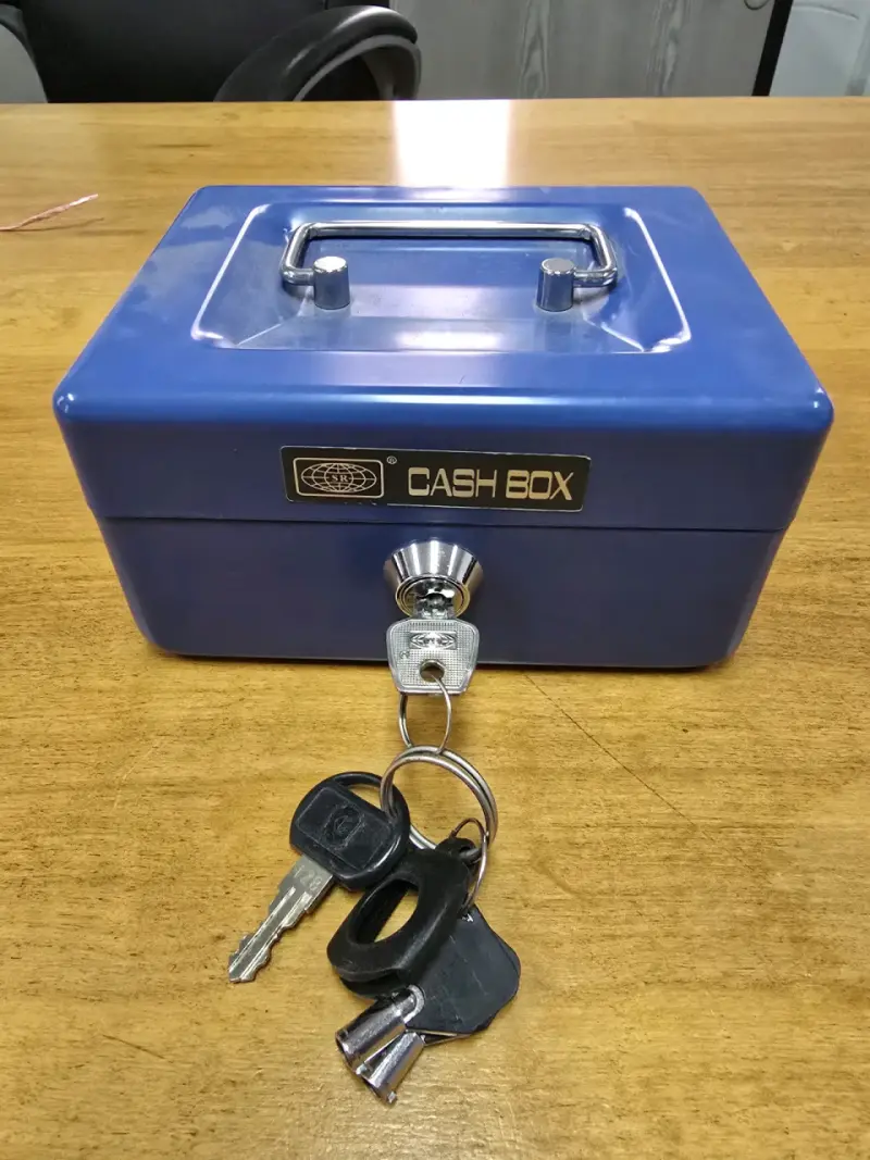 Caja de seguridad azul con llave