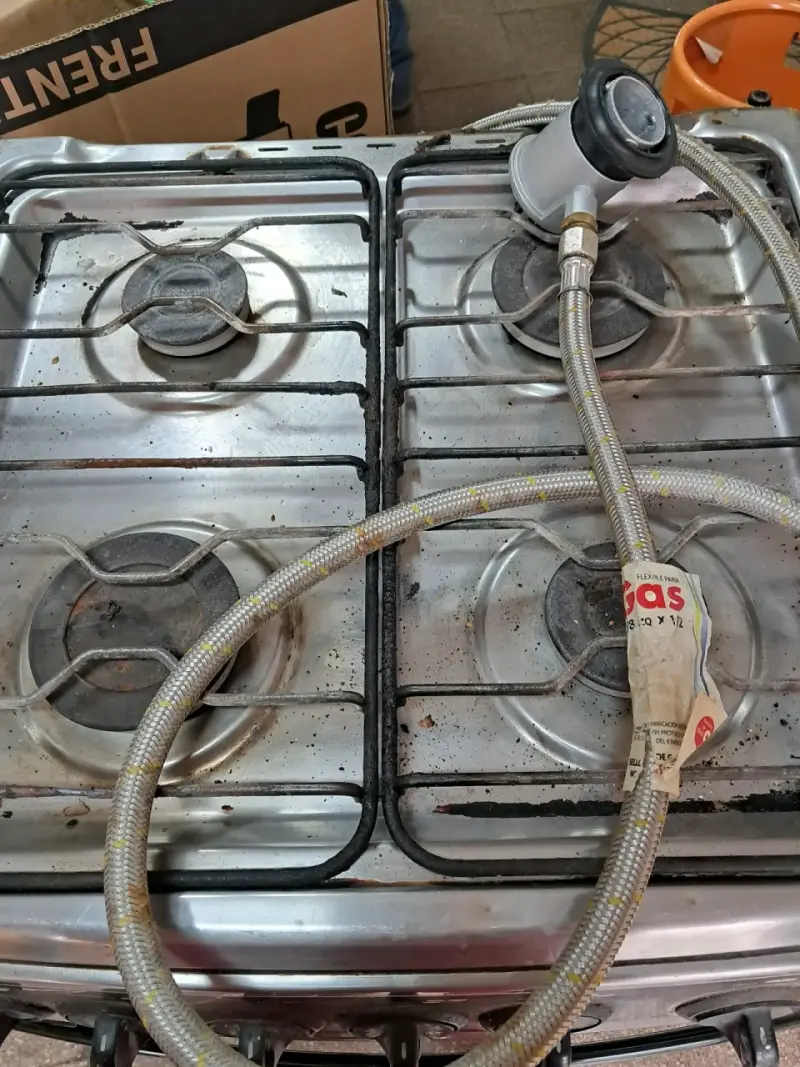 Cocina a gas Mademsa con manguera