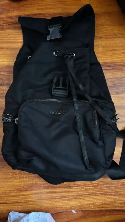 Mochila negra Bubba con correas ajustables - miniatura 1