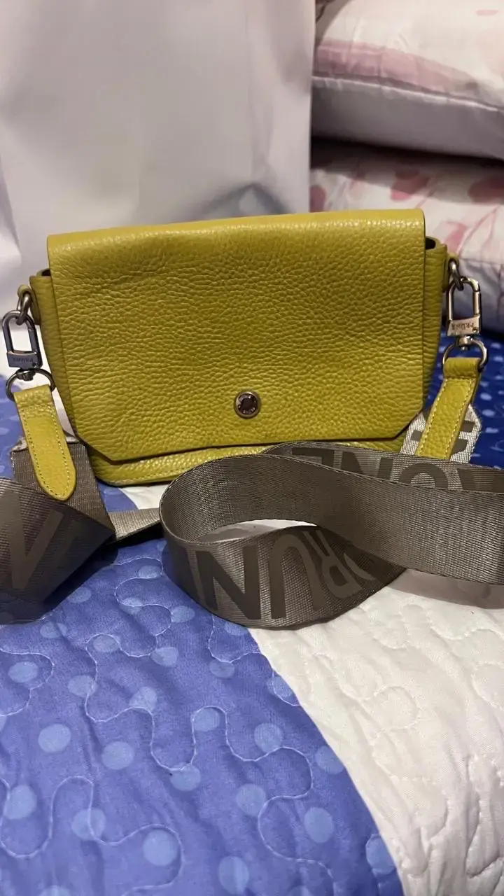 Cartera de cuero amarilla con correa ajustable - 2