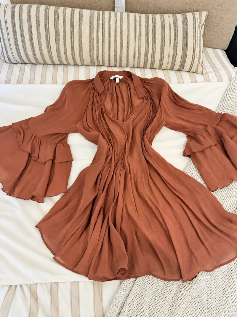 Vestido bohemio marrón con mangas acampanadas H&M