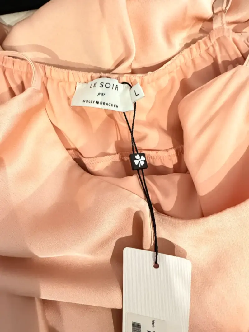 Vestido de capas rosa Le Soir por Molly Bracken - 3