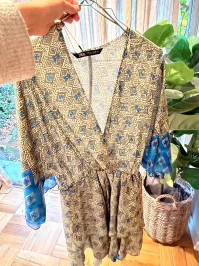 Vestido estampado geométrico Zara con mangas azules - miniatura 3