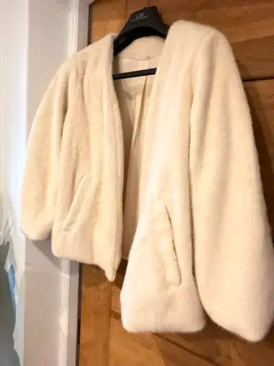 Chaqueta de piel sintética beige elegante - miniatura 3