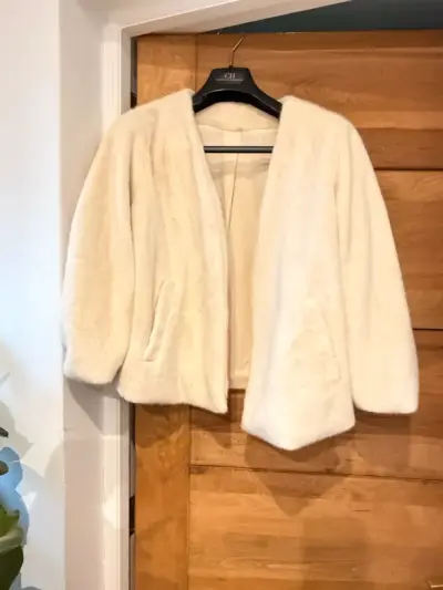 Chaqueta de piel sintética beige elegante - miniatura 6