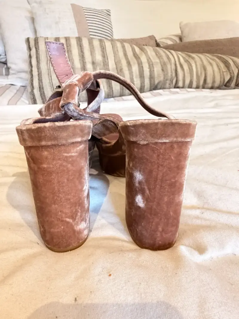 Sandalias de tacón alto de terciopelo rosa