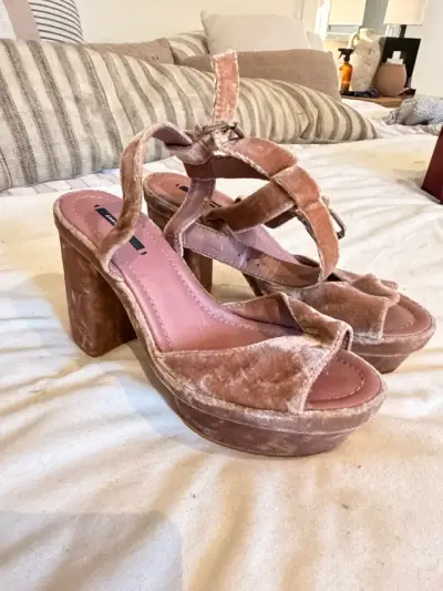Sandalias de tacón alto de terciopelo rosa - miniatura 2