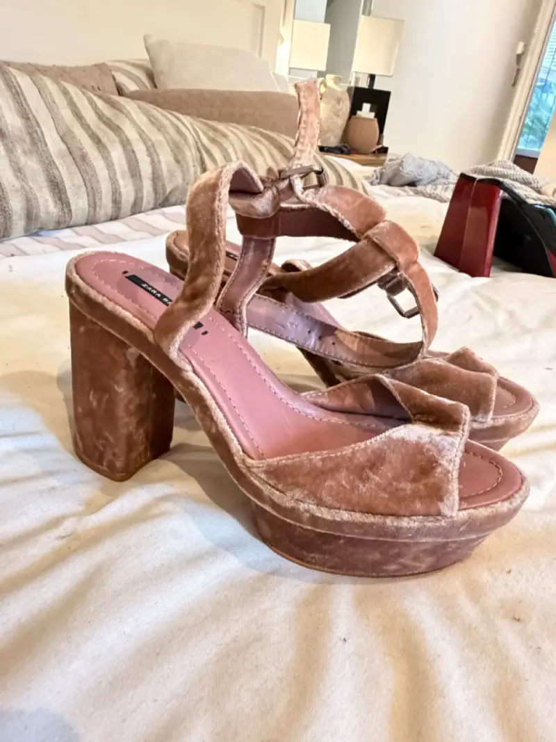 Sandalias de tacón alto de terciopelo rosa - 3