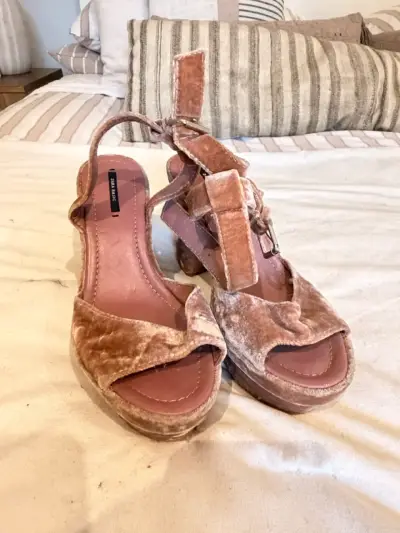 Sandalias de tacón alto de terciopelo rosa - miniatura 4
