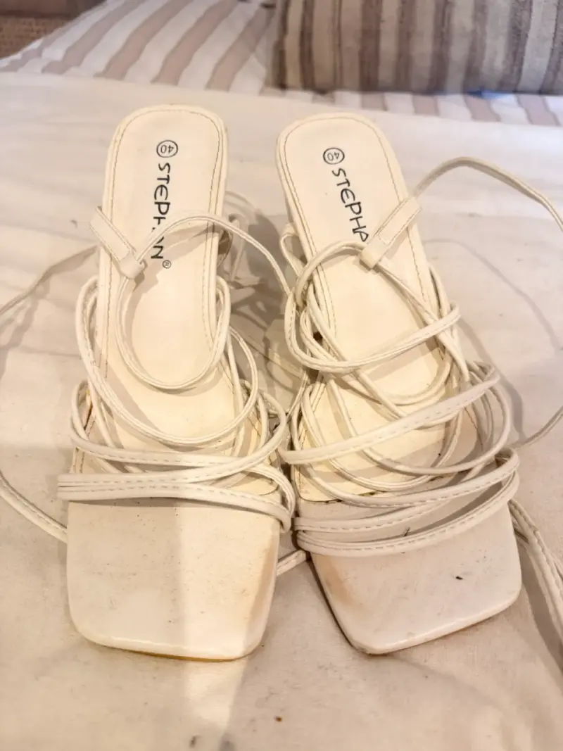 Sandalias de tacón blanco con tiras Step N' Flex - 2