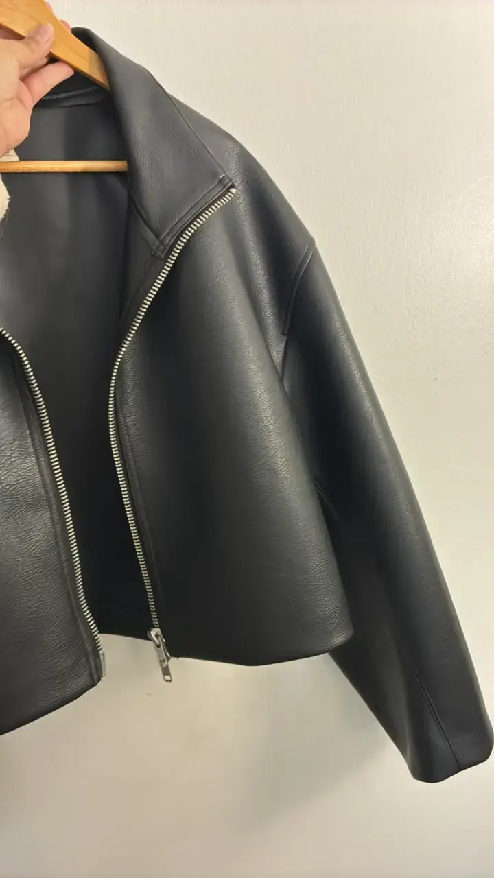 Chaqueta de cuero sintético negra H&M talla M - 4