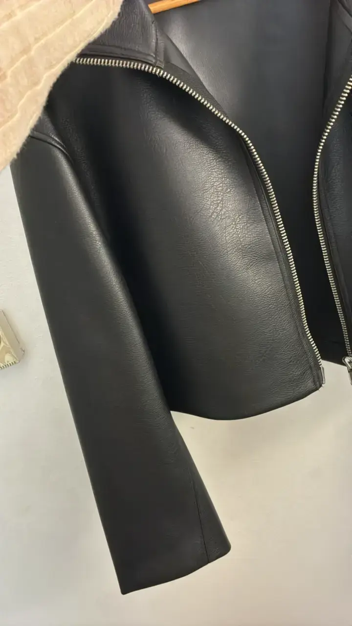 Chaqueta de cuero sintético negra H&M talla M - 5