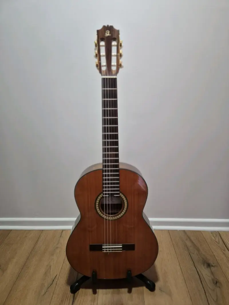 Guitarra clásica de madera en buen estado - 3